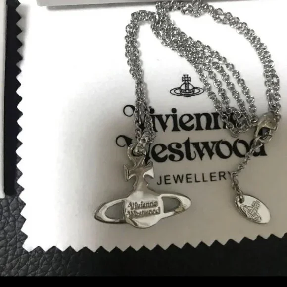 Vivienne Westwood Necklace Bas relief Silver